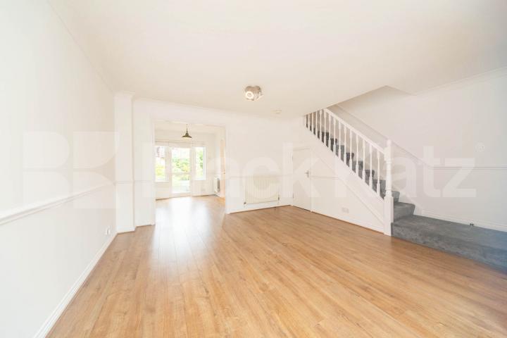 Semi-detached 3 bedroom house located close to major amenities Jules Throne Ave, Enfield